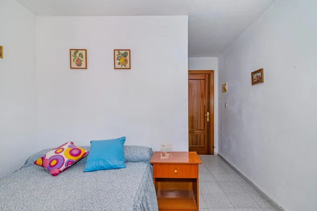 Amplio Chalet en Zaidín, Granada - Oportunidad de Inversión — 14