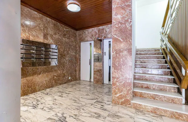 Vivienda muy luminosa en plaza Cruz Roja — 28