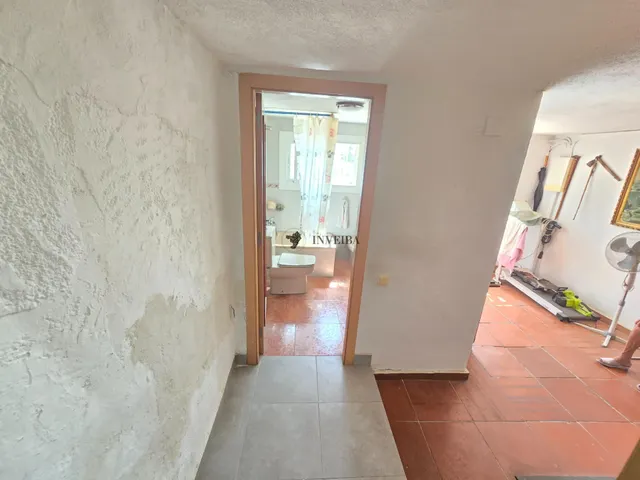 casa rodeada de zona verde — 13