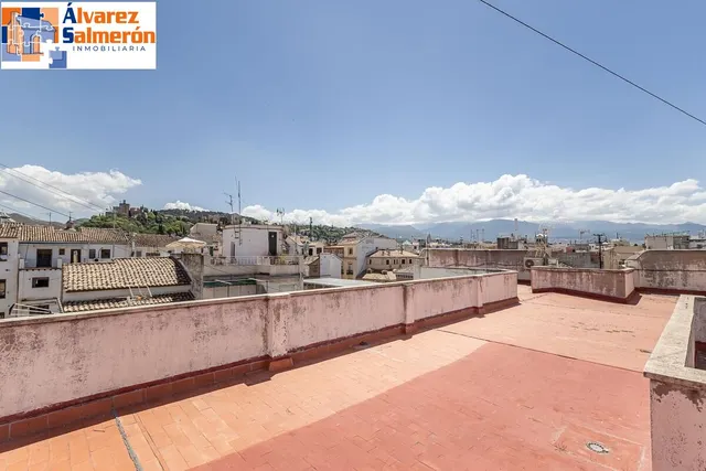 Magnífico piso con plaza de garaje junto a Catedral. — 23