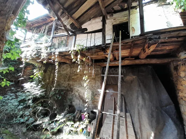 CASA DE PIEDRA PARA REFORMAR CON PATIO Y TERRENO EN ALMAZCAR - foto 5
