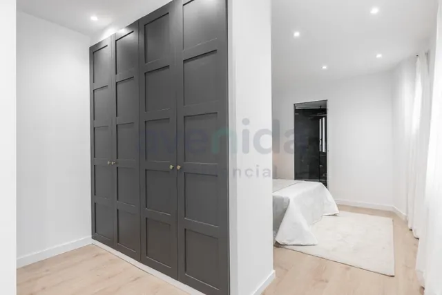 Elegante vivienda reformada de 3 dormitorios en Calle Bailén — 22