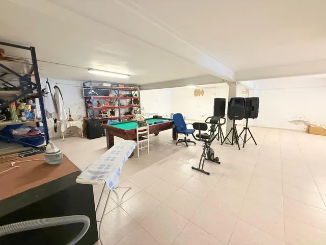 VENTA EN PLENO DOMINIO · Gran chalet de 545 m2 con placas solares y parcela privada de 3.000 m2 · Boadilla del Monte — 42