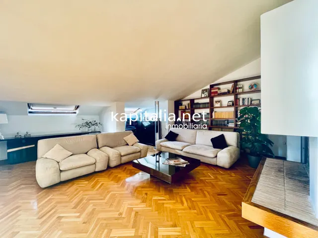 Ático duplex con chimenea y vistas panorámicas — 5