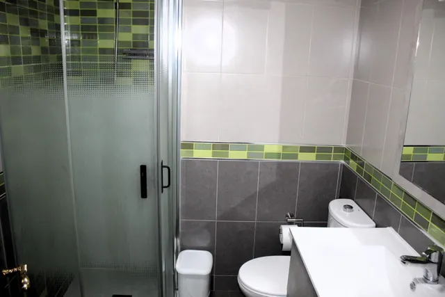 Acogedor Piso en Gamarra, Málaga – Ideal para Entrar a Vivir — 7