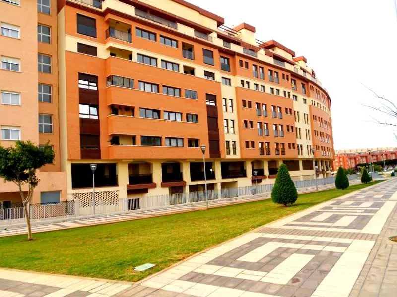Estudio con plaza de garaje en teatinos, junto a la universidad