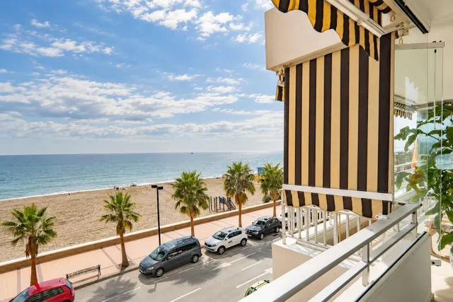 VIVIR FRENTE AL MAR EN FUENGIROLA — 30