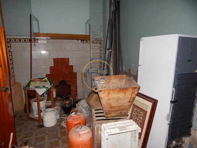 EDIFICIO A REFORMAR EN COCENTAINA. — 2