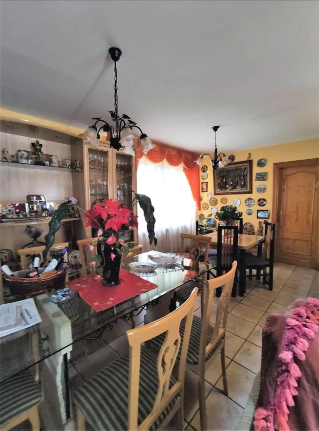 Casa de lujo en venta en Imarcoain garaje - foto 2