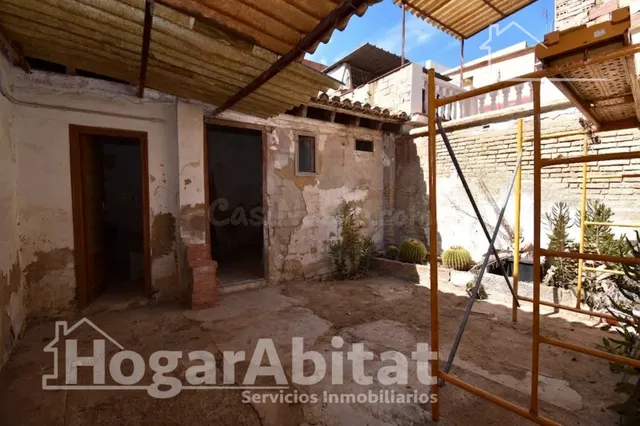 ¡GRAN OPORTUNIDAD! BIEN UBICADA PARA REFORMAR EN TORRENT - foto 2