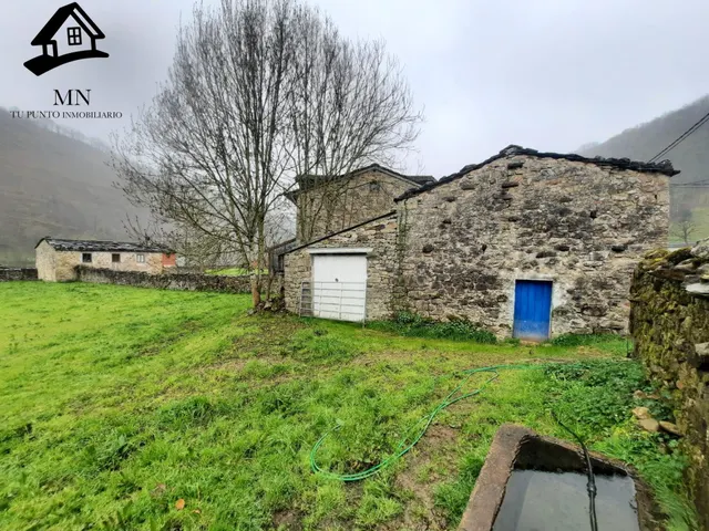 CASA DE PUEBLO CON FINCA URBANA EN VEGA DE PAS