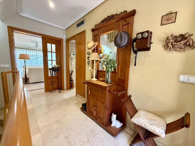 Chalet adosado esquinero con jardín privado, terrazas y garaje doble en La Patacona — 12