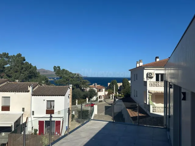 🏡 Obra nueva en Llançà con espectaculares vistas al mar y di