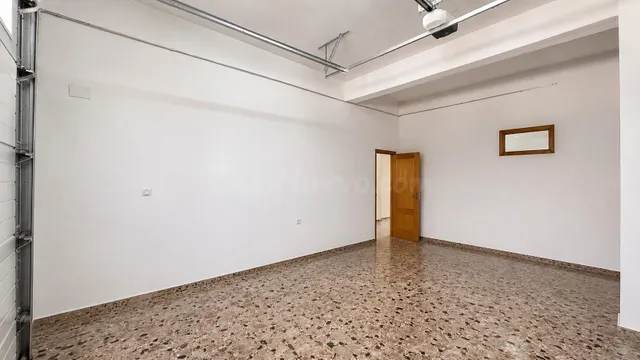 CASA EN VENTA EN CARLET – AMPLITUD, GARAJE Y TERRAZA PRIVADA - foto 4