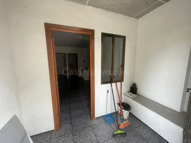 LOCAL CON POSIBILIDAD DE HACER VIVIENDA EN ARROYO DE LA LUZ - foto 3