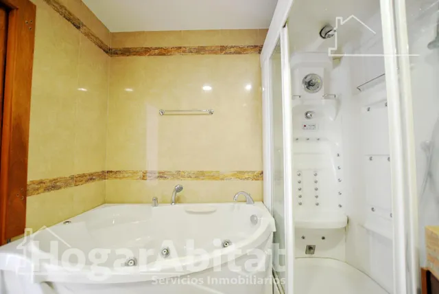 ¡GRAN OPORTUNIDAD! AMPLIO, BONITO Y EXTERIOR CON TERRAZA EN EL CENTRO — 35