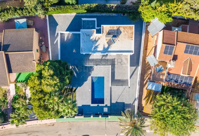 Villa independiente en Campoamor: 700 m2 de parcela y a un p
