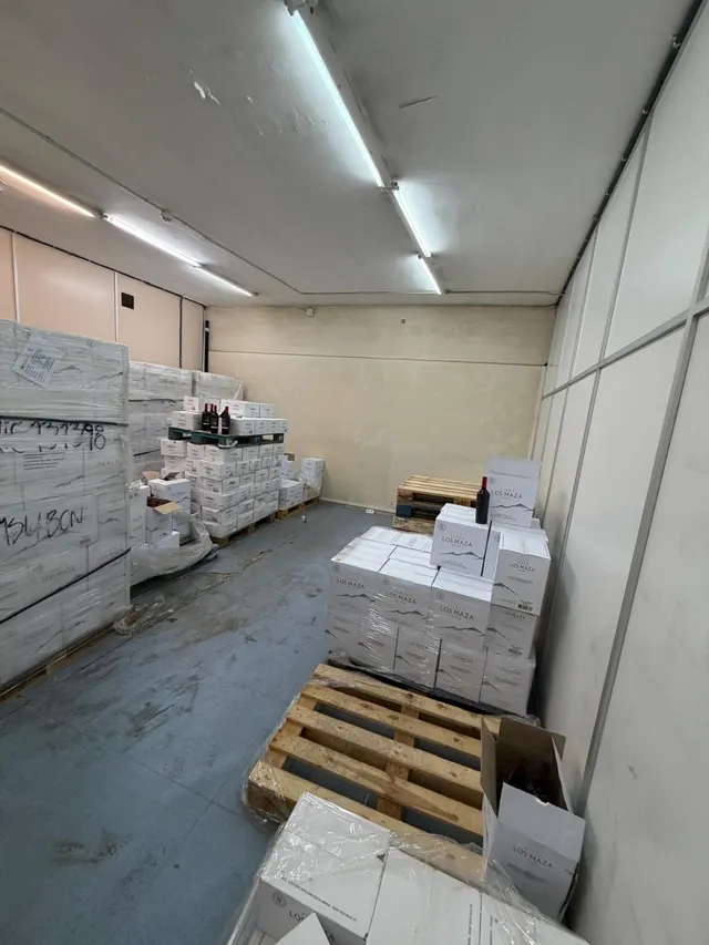 LOCAL EN VENTA EN ESPLUGUES DE LLOBREGAT — 4