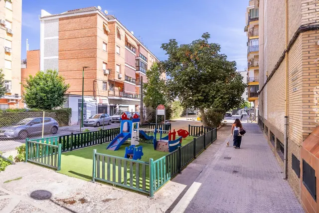 PISO DE 4 DORMITORIOS CONVERTIDO EN 2 EN PLENO CORAZÓN DE TRIANA — 33