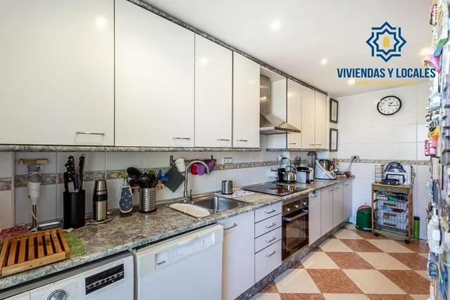 CASA PAREADA EN LA ZUBIA CON PISCINA, ZONA DE BARBACOA Y JARDÍN — 16