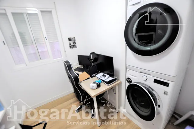 Impecable y reformado en residencial con terraza, piscina y dos plazas de garaje, cerca del centro — 15