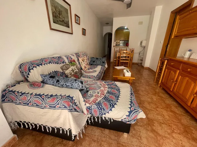 Apartamento con garaje y piscina en el centro de Torrevieja — 2