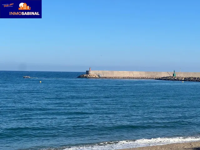 Impresionante Piso en Primera Línea de Playa en La Romanilla, Roquetas de Mar por €310.000 — 37