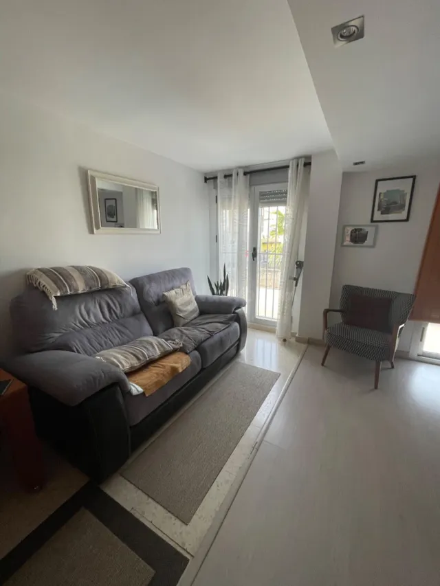 Amplia vivienda con garaje y trastero en el centro de Vilama - foto 3