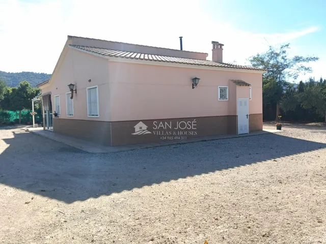 SE VENDE CHALET EN BUEN ESTADO EN ASPE ZONA CARRETERA DE LA ROMANA — 33