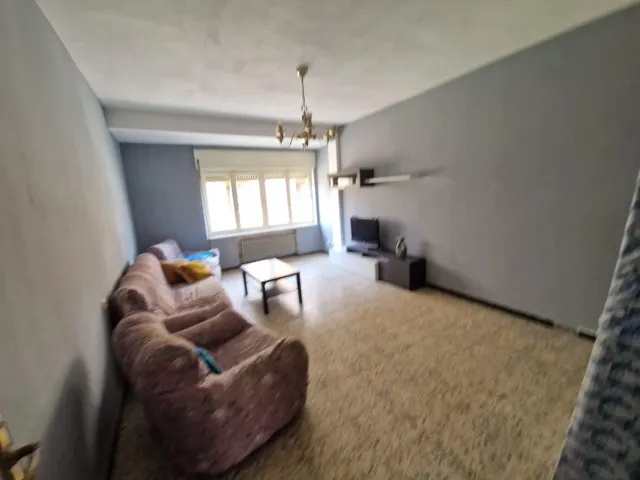 SE VENDE AMPLIO PISO DE TRES habitaciones EN VALENCIA DE DON JUAN, COCINA, SALÓN, BAÑO, DOS TERRAZAS — 12