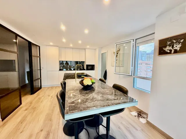 Apartamento reformado con vistas al mar, terraza y parking incluido en poniente, Benidorm — 11