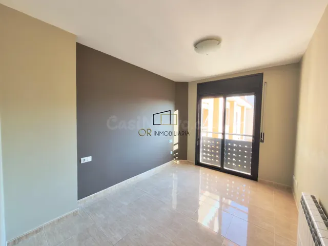 Piso de 2 habitaciones en Roda de Berà con parking y traster - foto 3