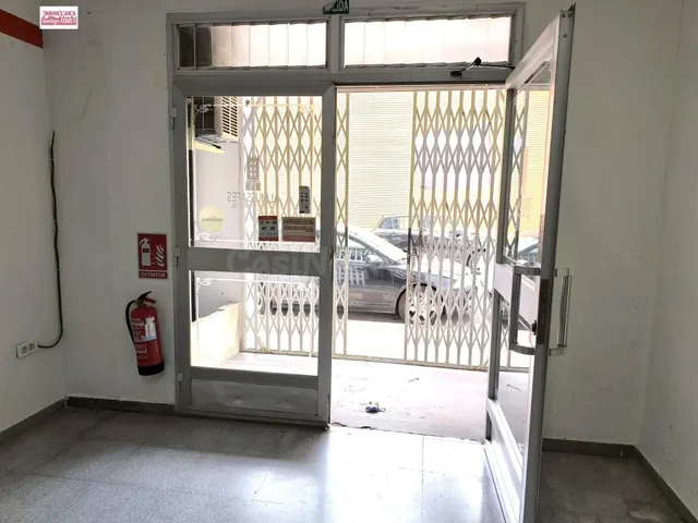 ALQUILER DE LOCAL COMERCIAL CENTRICO EN ALMUSSAFES - foto 2