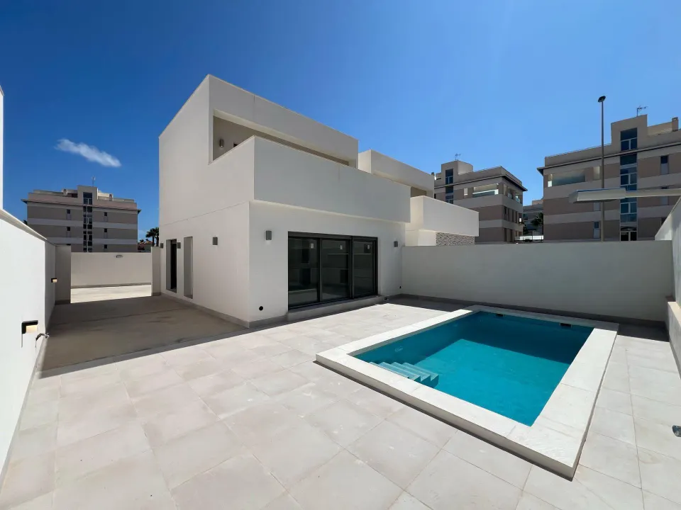 NUEVA VILLA CON PISCINA PRIVADA