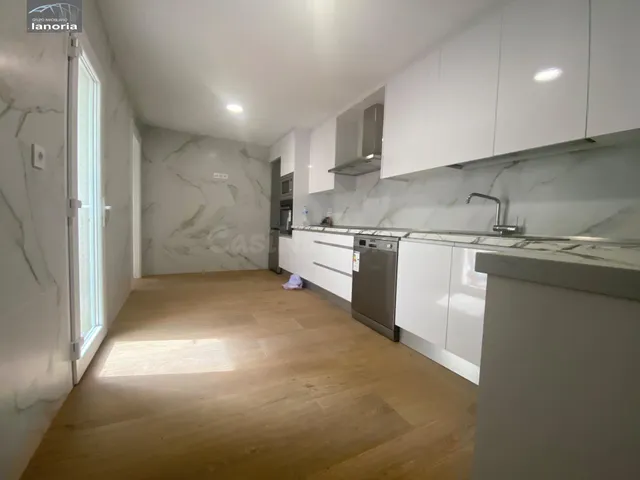 Grupo la Noria Vende Amplio Piso de 4 Dormitorios, 2 baños y