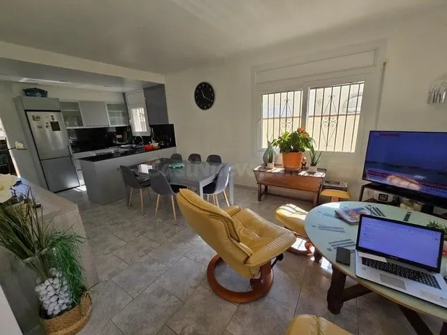 Casa con piscina y licencia turística - sector Peni - foto 4