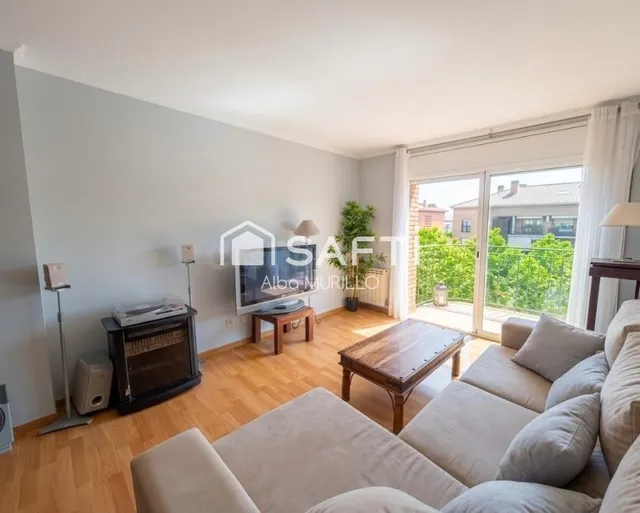 Bonito ático dúplex con balcón y terraza en La Girada, Vilaf - foto 2