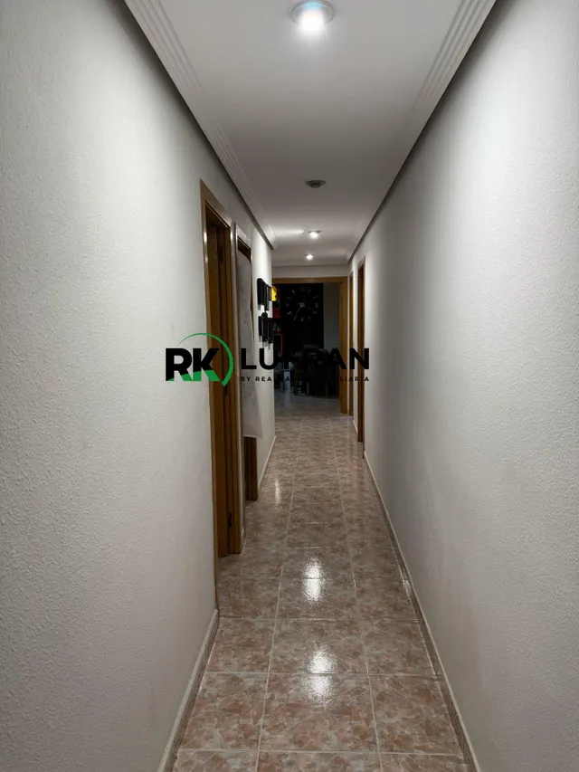 Piso con urbanización y garaje en ciudad jardín — 10