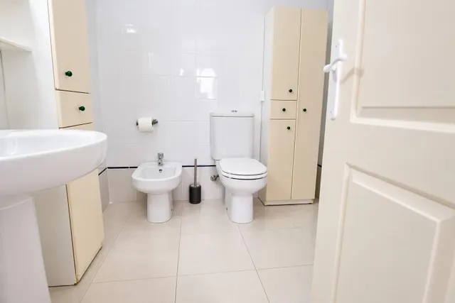 Primera línea en El Perellonet: 127 m2, terraza y tres piscinas — 10