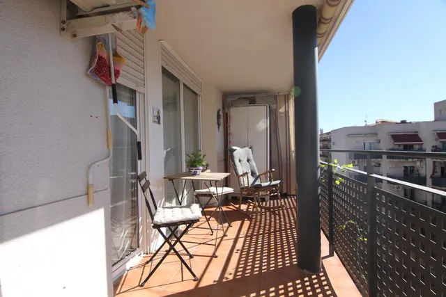 Amplio piso de 4 habitaciones con terraza y plaza de parking en la zona del lago de Olesa de Montserrat — 9