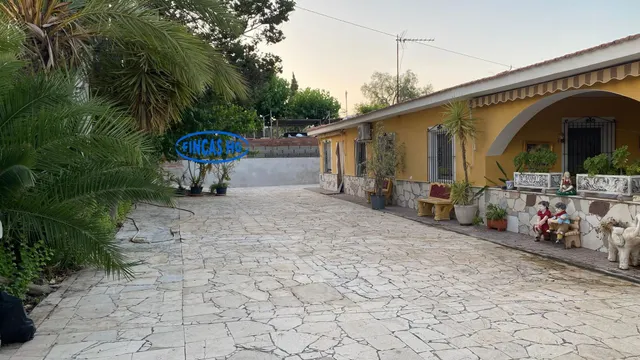 Típica casa tradicional de campo situada sobre terreno URBANO!  de 3900m2 — 49