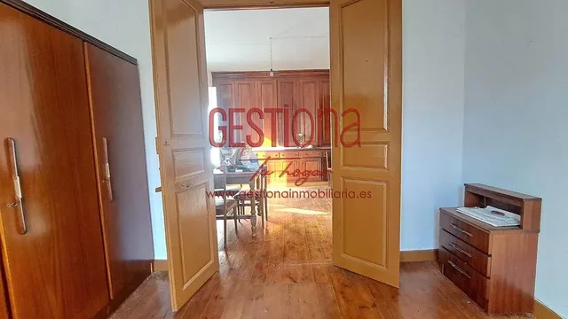 MAJESTUOSA CASA PARA REFORMAR. SOBA — 44