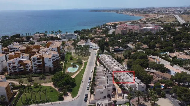 Chalet Adosado de Estilo Moderno en Punta Prima a 200m de la