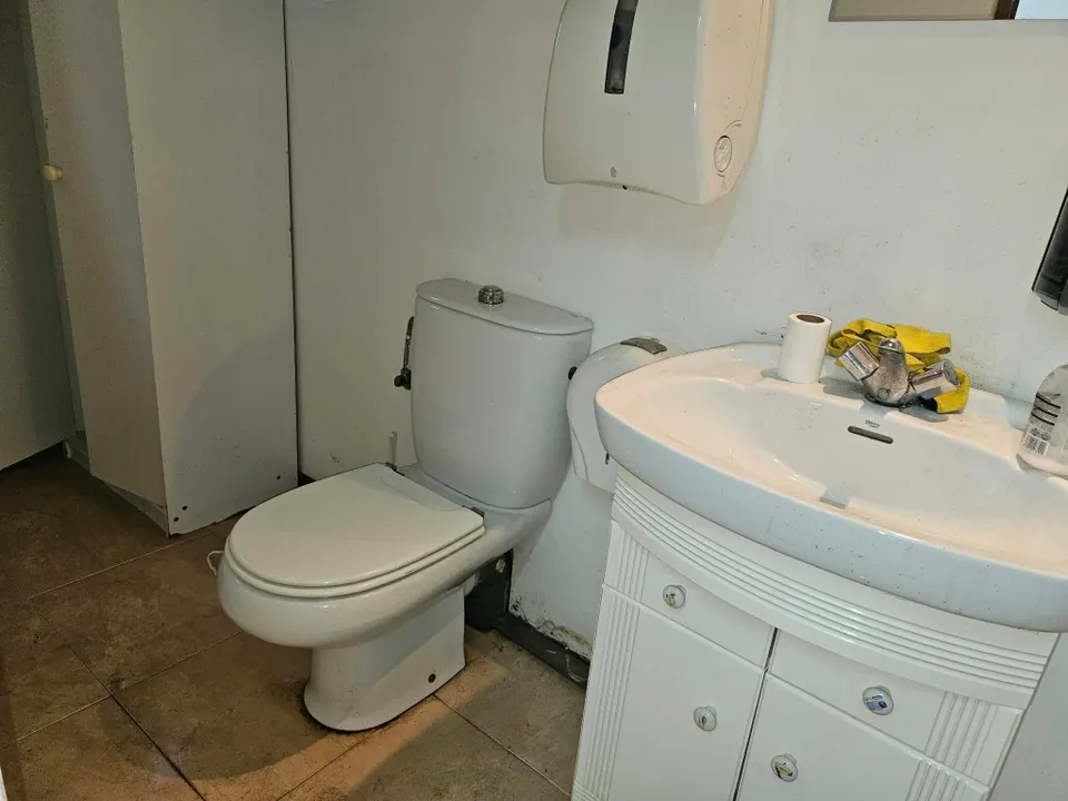Amplio Local Comercial en Tómbola - Rabasa, Alicante por solo €119.000