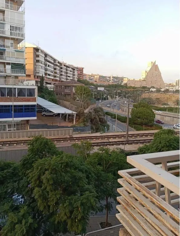 SE VENDE PISO / ASCENSOR / URBANIZACION / GARAJE / FRENTE MAR — 3