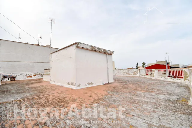 ¡FAVARA CENTRO! GRAN EDIFICIO DE DOS ALTURAS CON LOCAL COMER - foto 3