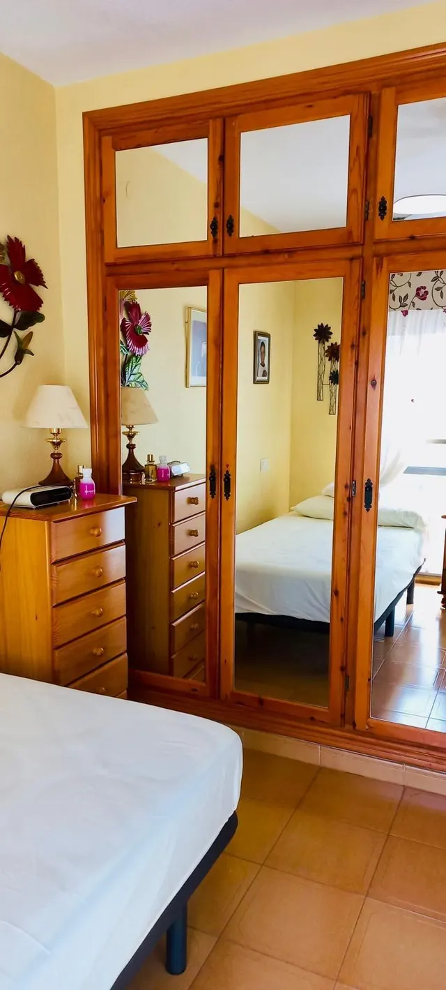 Bungalow con amplia terraza a pocos pasos de la playa y orientación Sur. — 35