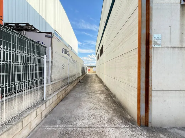 Nave Industrial en Alquiler de 330 m2 + 210 m2 de Patio | 540 m2 de Parcela — 29
