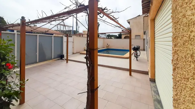 Cuidado chalet en Playa Honda, con piscina y garaje — 40