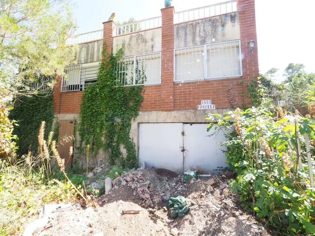 SE VENDE CASA INDEPENDIENTE EN LA TORRE DE CLARAMUNT, ZONA P